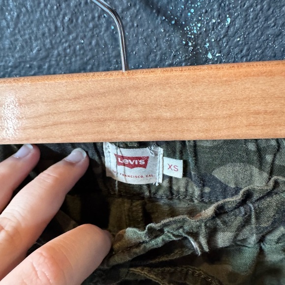 Women’s Levi's Green and Brown Cargo Joggers Pants with Elastic Waistband - Picture 2 of 5